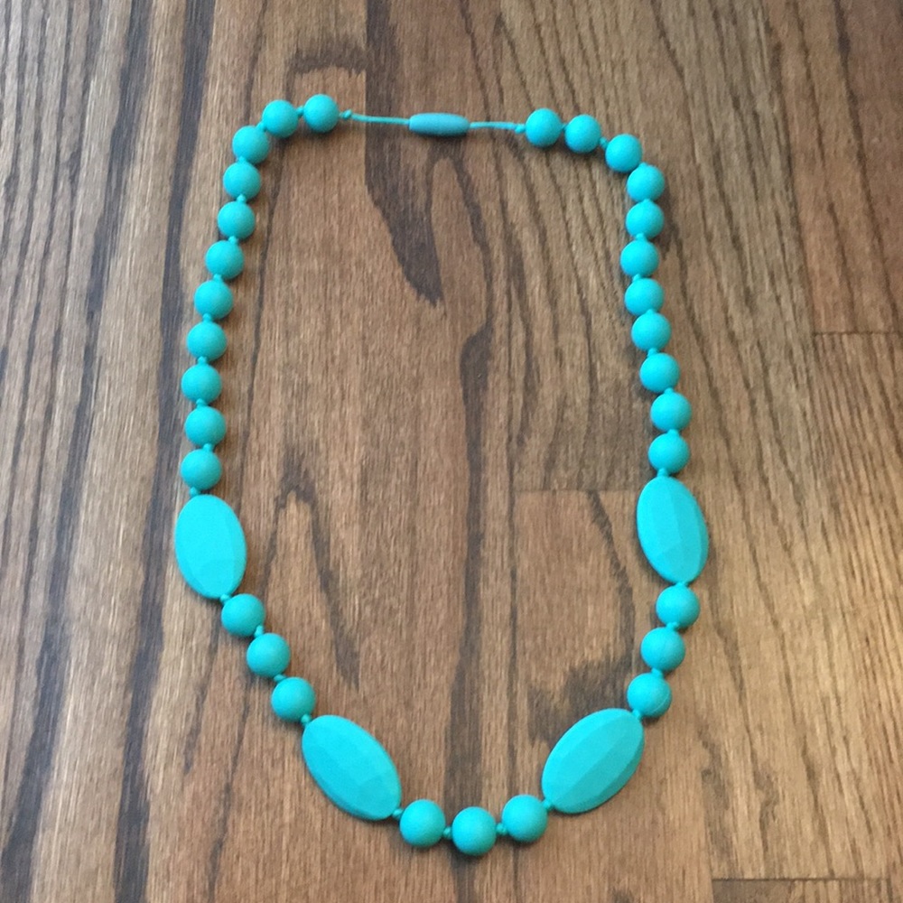 3 For $10 🎉 Teething Necklace For Mom